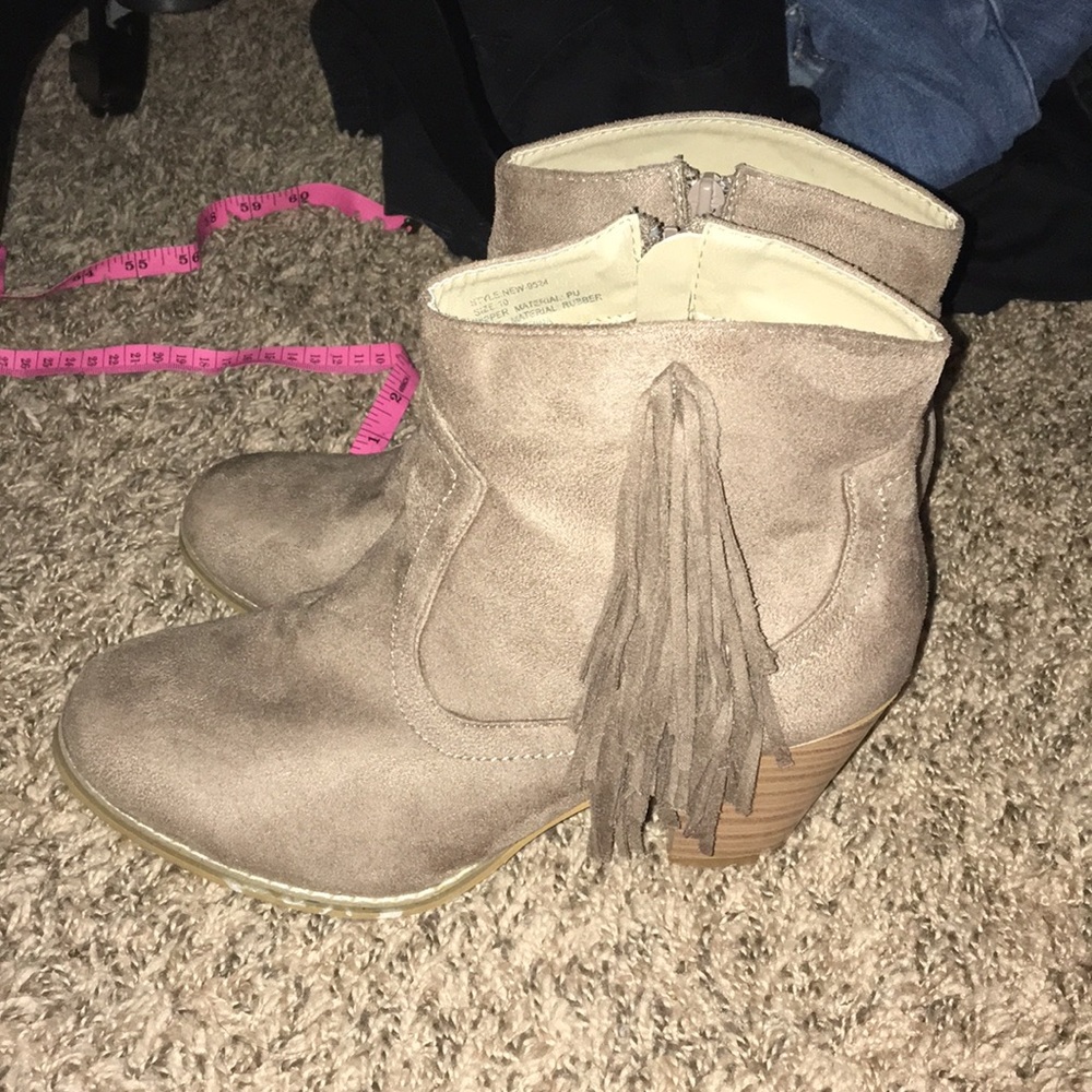 Side Fringe Booties